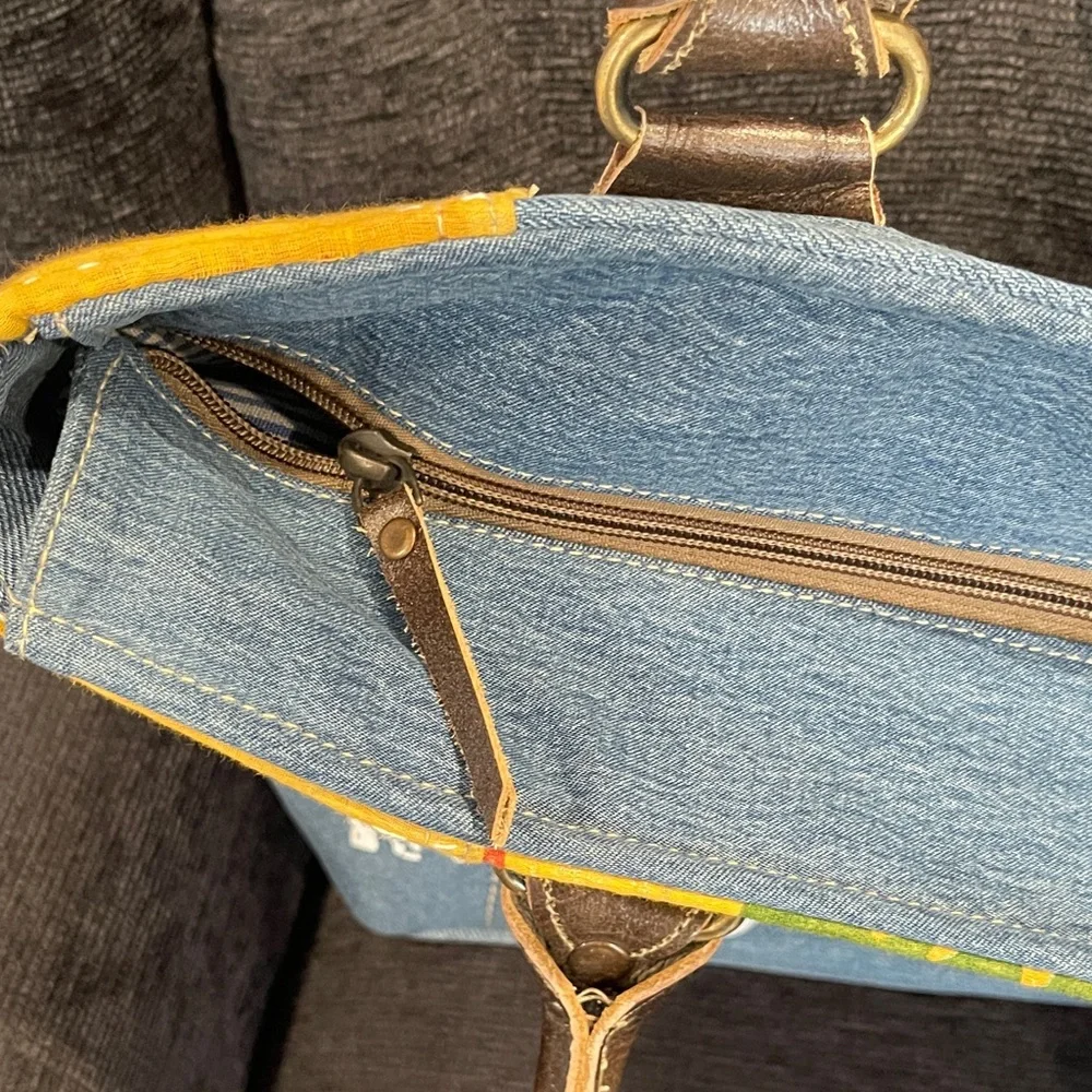 NWOT...Yellow Floral Patchwork Tote with Denim Pocket - Vintage Design - Picture 3 of 9